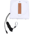 Robot nettoyeur de fenetres associant une pulverisation integree au coloris blanc et noir