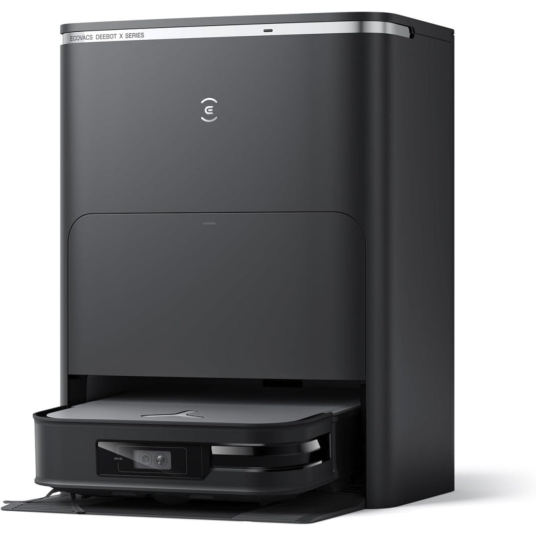 Ensemble robot et base de lavage alliant une detection des obstacles et un format compact