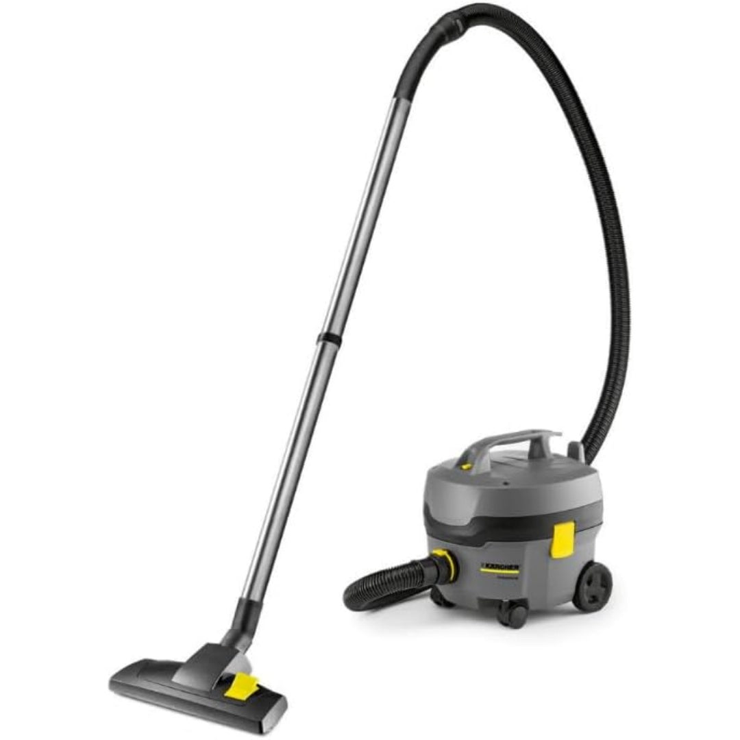 Aspirateur pour liquides et poussieres avec l'entretien des surfaces de l'atelier, coloris gris et noir